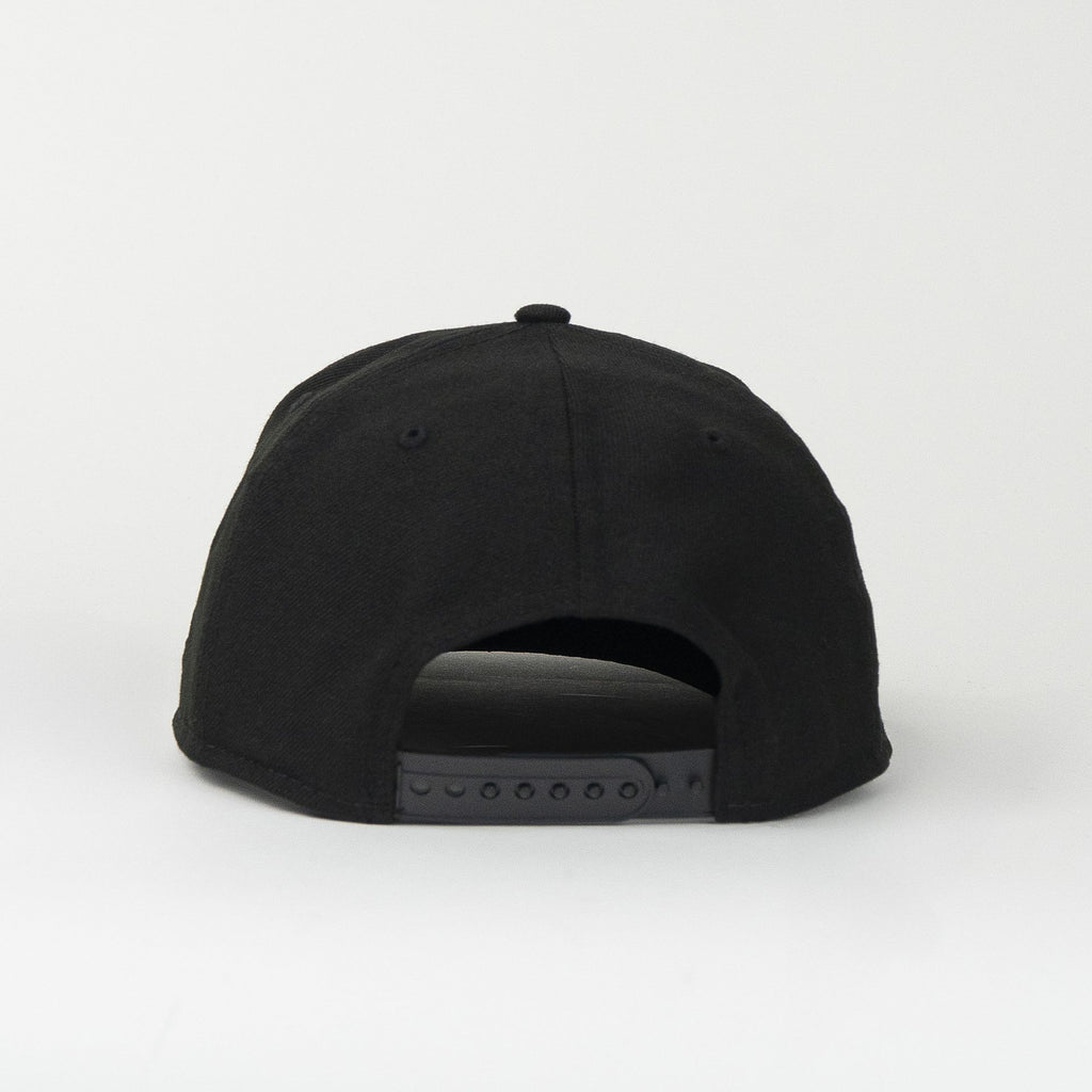 Gorra PAPER PLANE ALL BLACK | Snapback Visera Plana