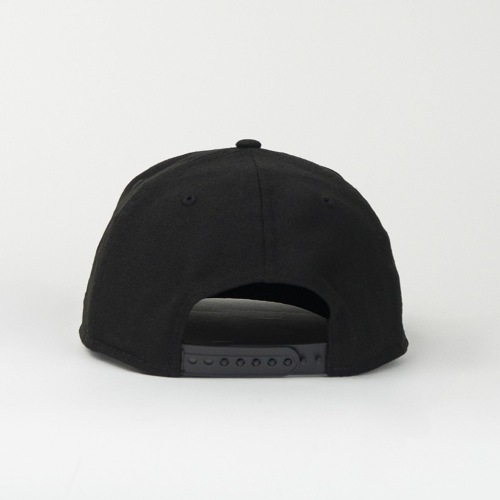 Gorra PAPER PLANE ALL BLACK | Snapback Visera Plana