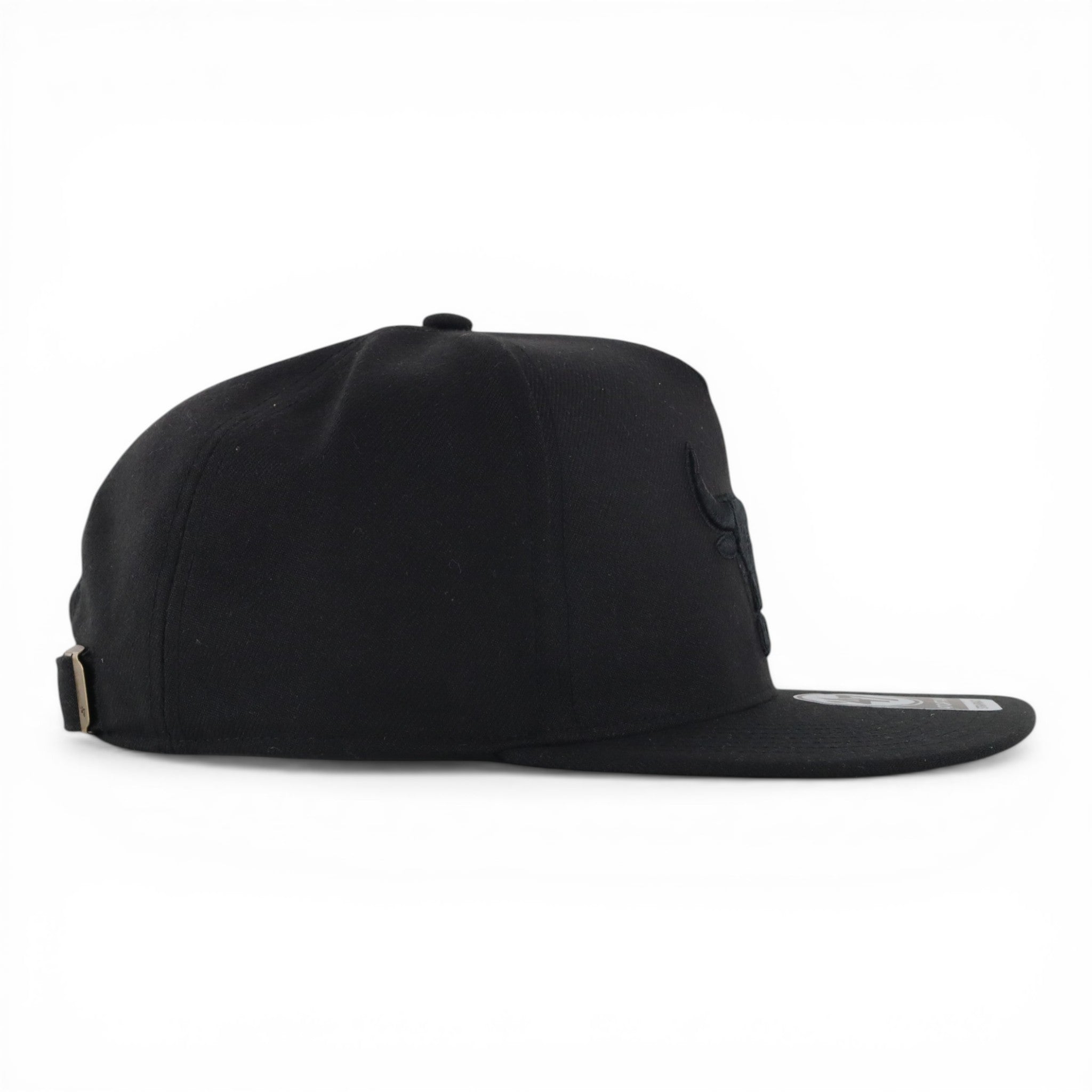 BULLS ALL BLACK CAPTAIN