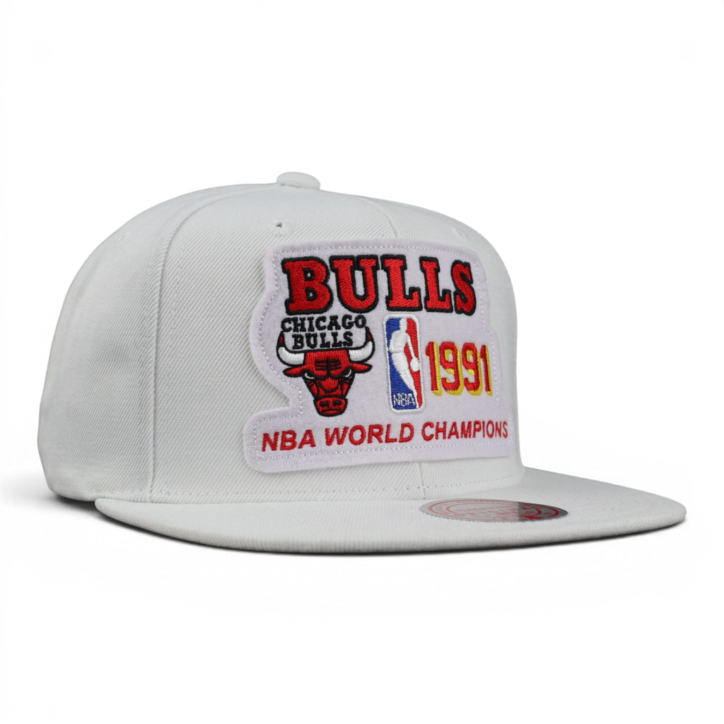 GORRA MITCHELL & NESS BULLS 91 CHAMPS HWC WHT