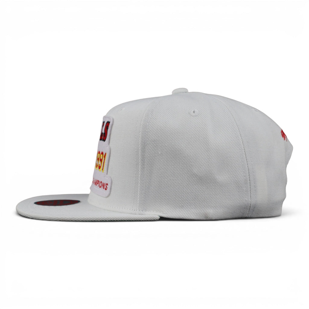 GORRA MITCHELL & NESS BULLS 91 CHAMPS HWC WHT