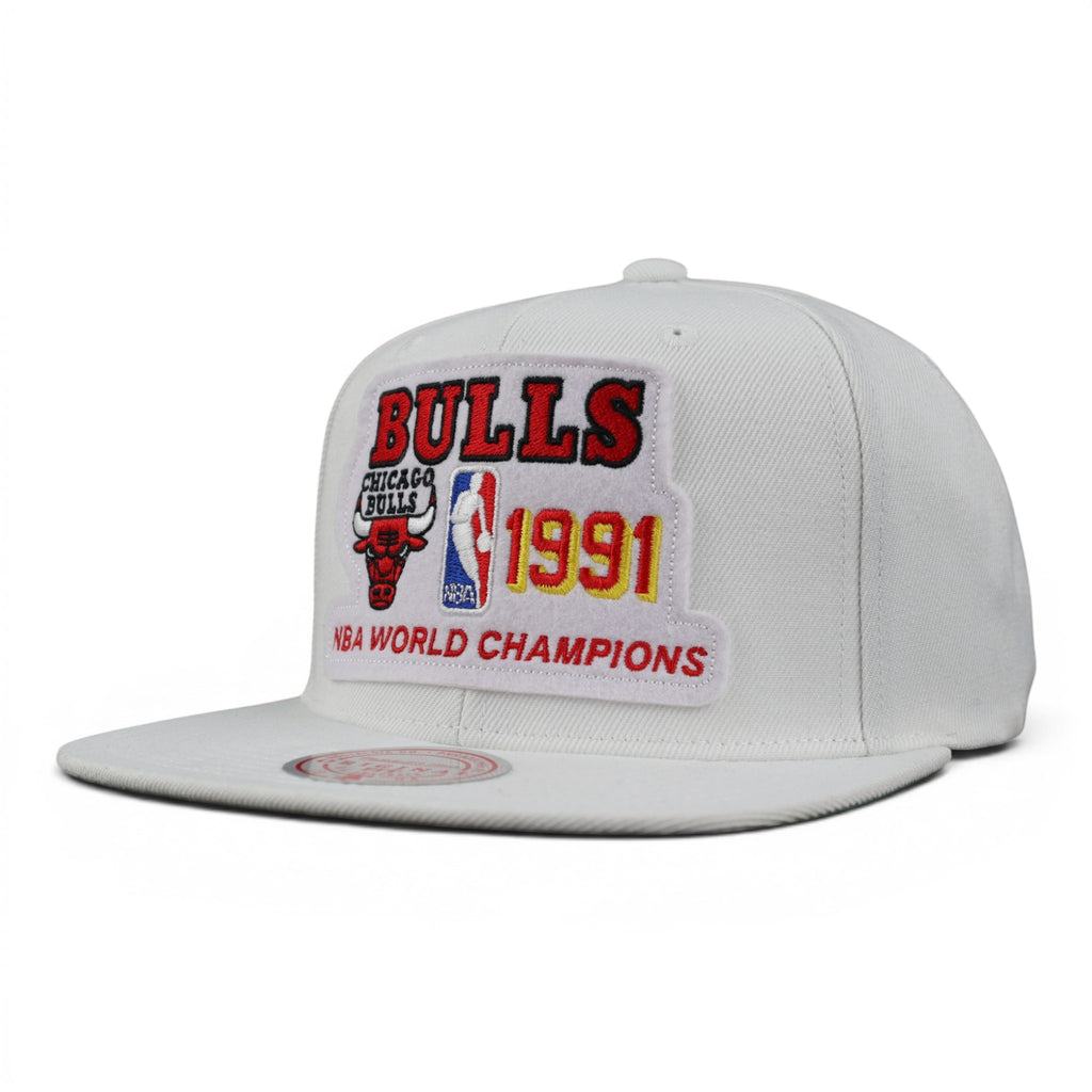 GORRA MITCHELL & NESS BULLS 91 CHAMPS HWC WHT