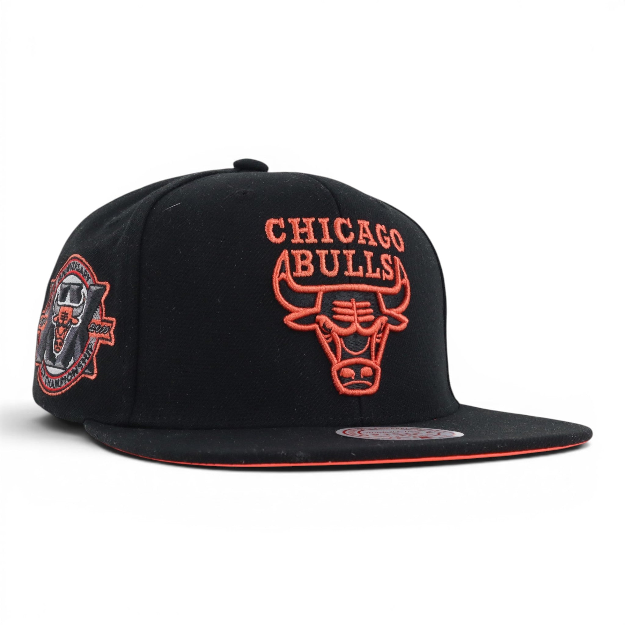GORRA MITCHELL & NESS BULLS CORE VI BLACK/ORG NEON