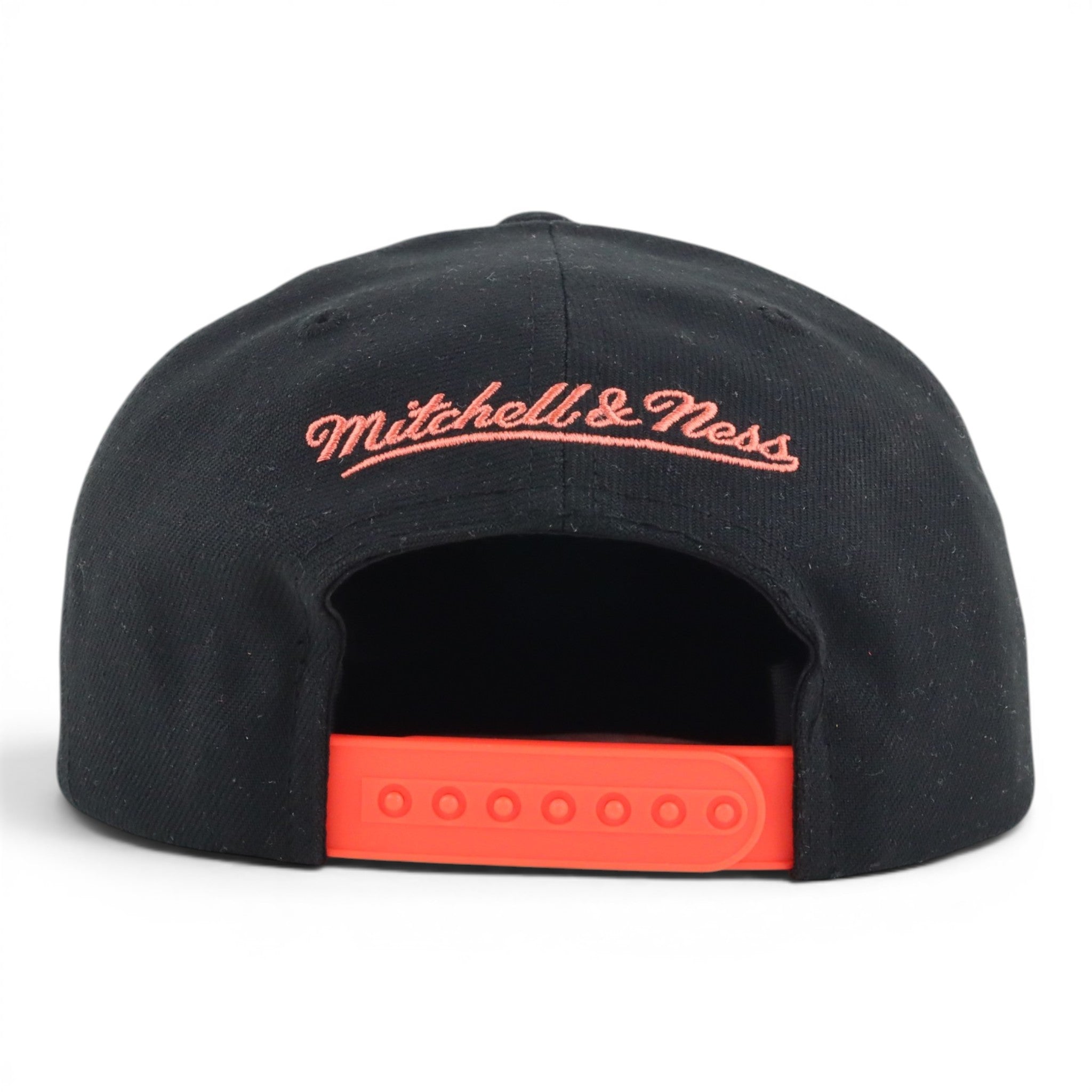 GORRA MITCHELL & NESS BULLS CORE VI BLACK/ORG NEON