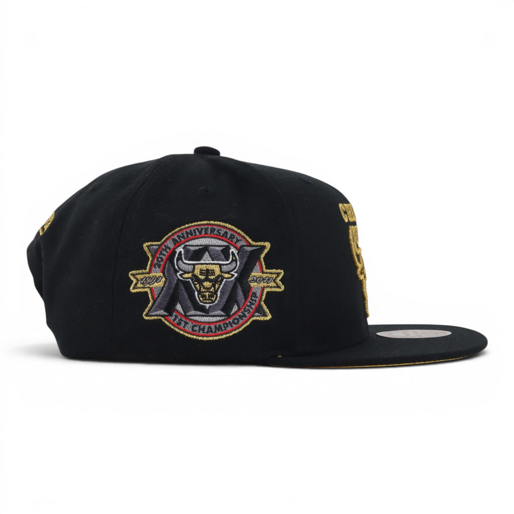 GORRA MITCHELL & NESS BULLS CORE VI BLK/GOLD NEON