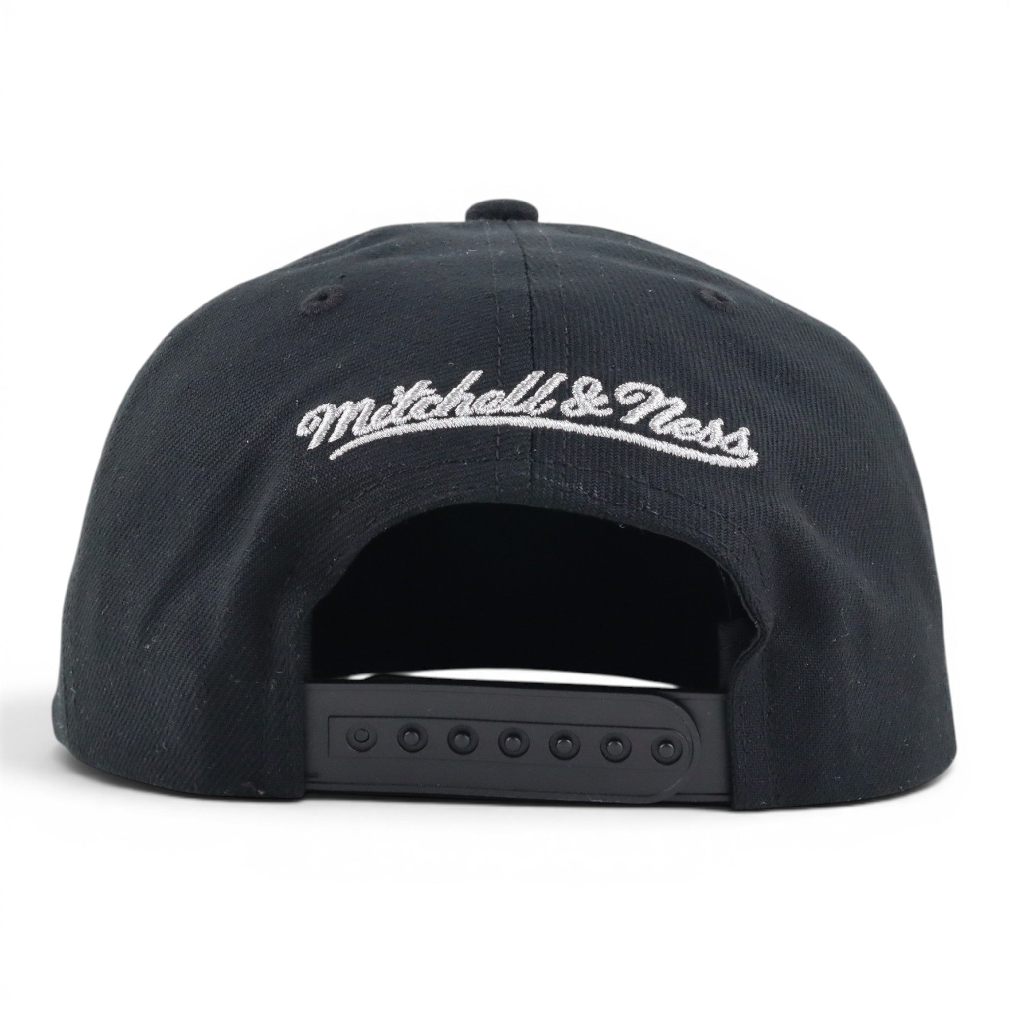 BULLS SHINE ON BLACK