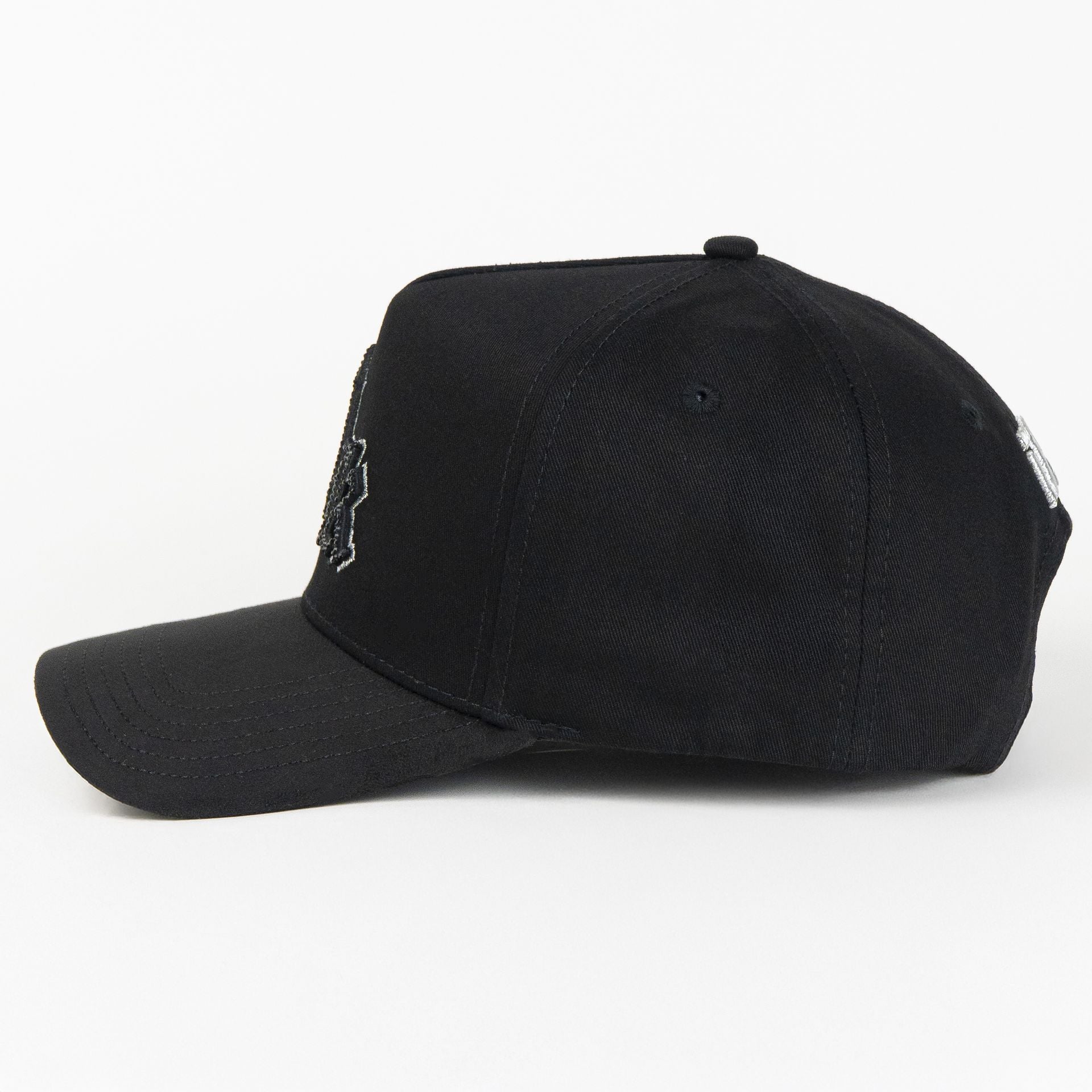 Gorra Dakaps DK CRISTALES II BLACK/SILVER VISOR SUEDE | Snapback Visera semicurva