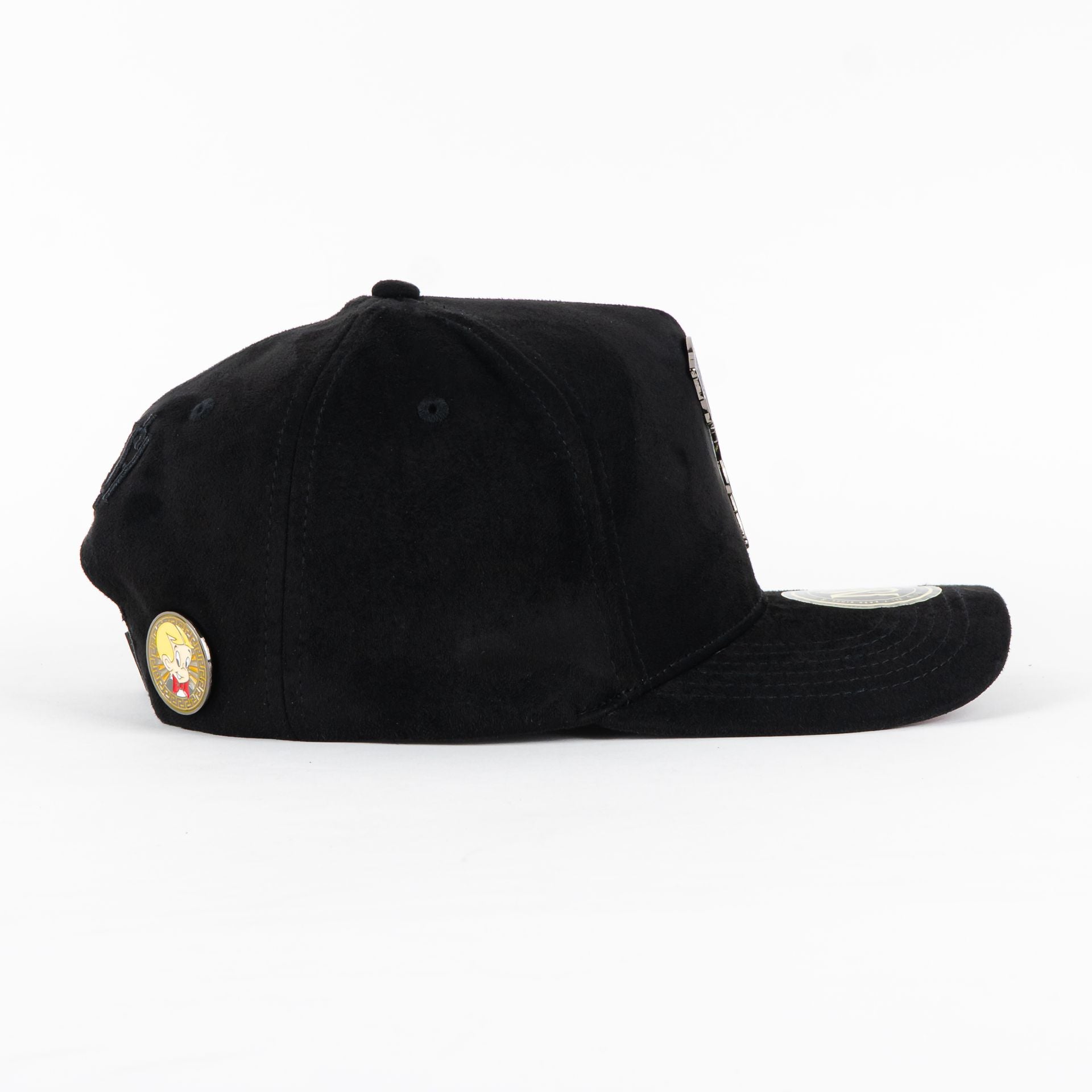 Gorra Mr Kash THE WORLD IS BLK SUEDE | Snapback Visera Curva