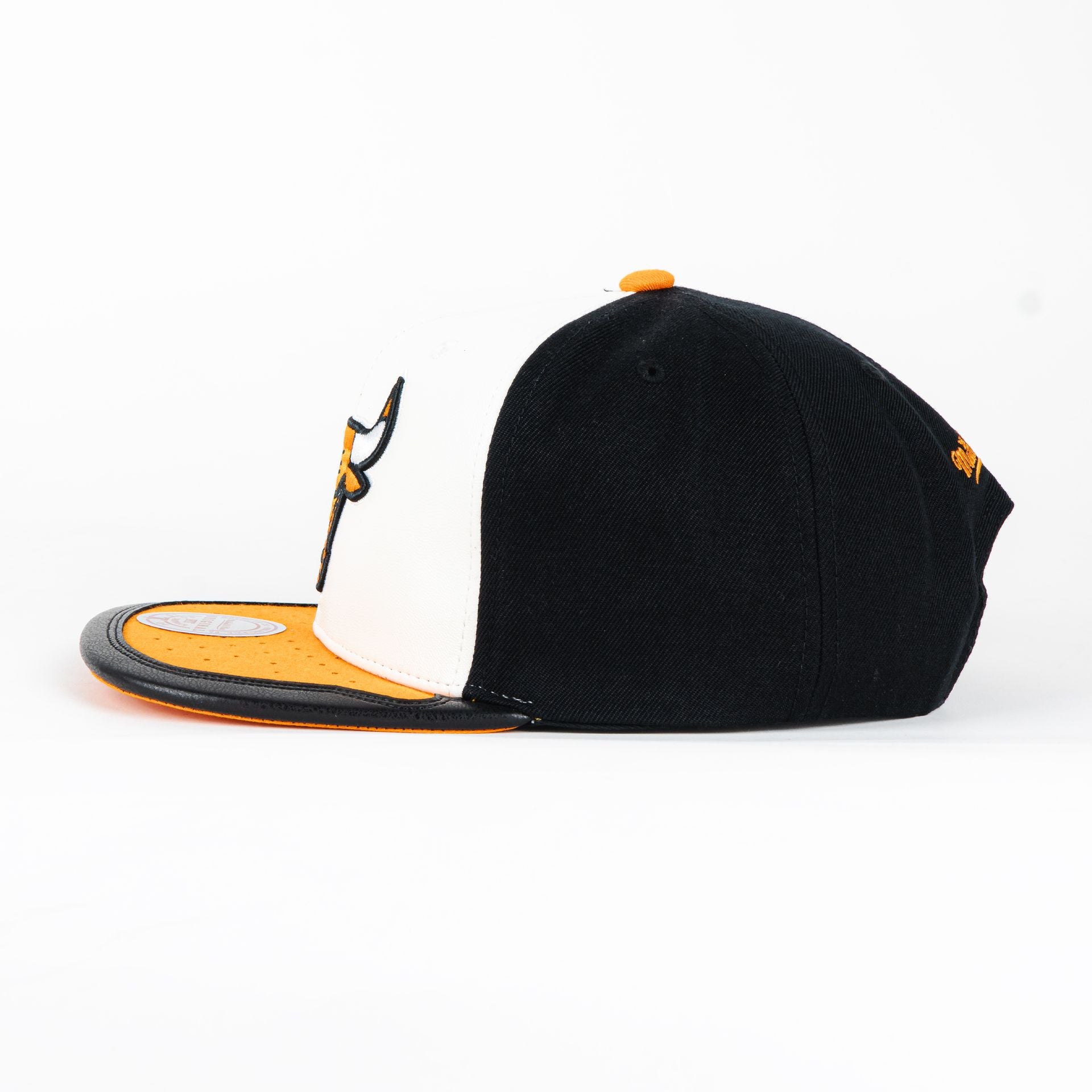 Gorra Mitchell & Ness BULLS DAY ONE WHITE/ORANGE
| Visera Plana Snapback