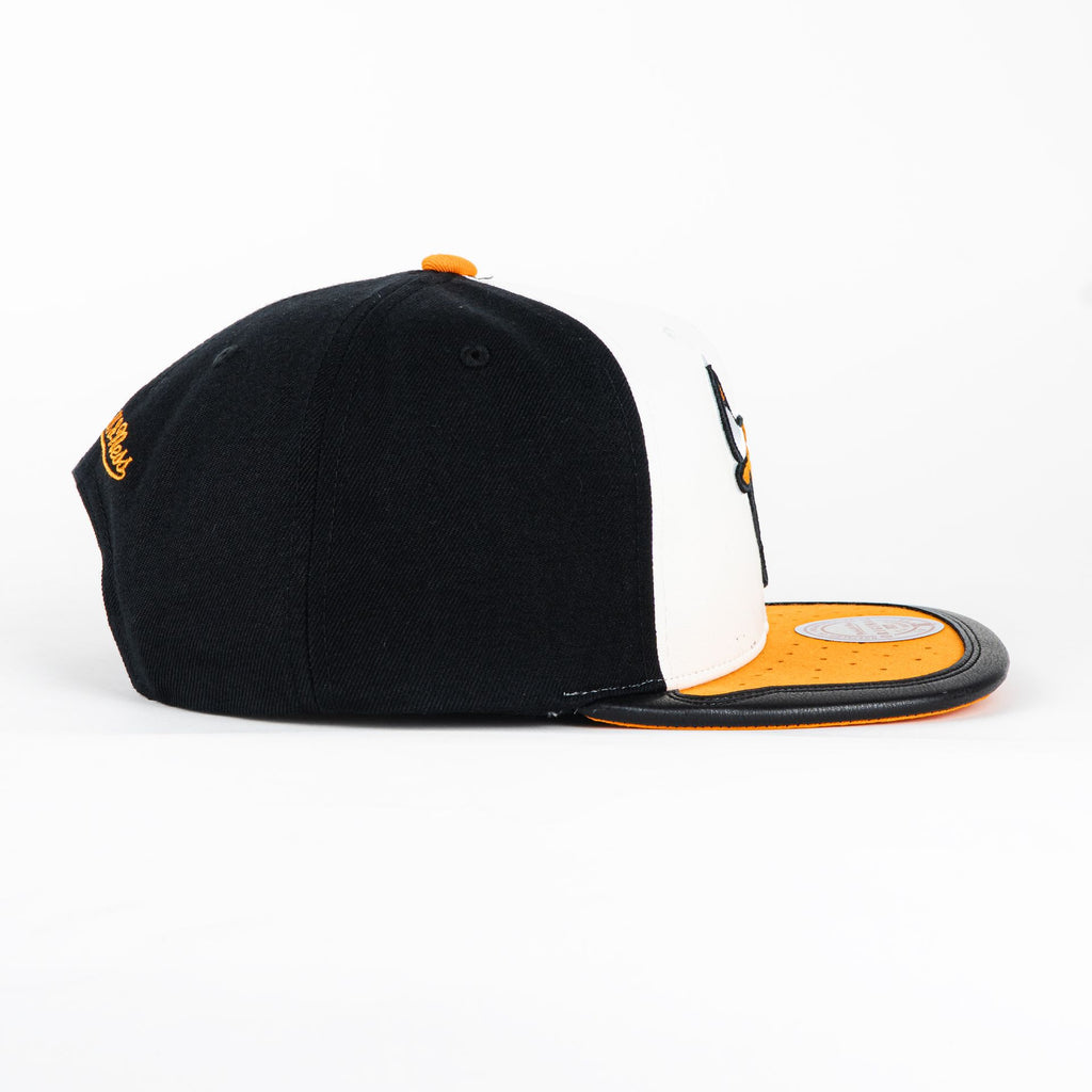 Gorra Mitchell & Ness BULLS DAY ONE WHITE/ORANGE
| Visera Plana Snapback