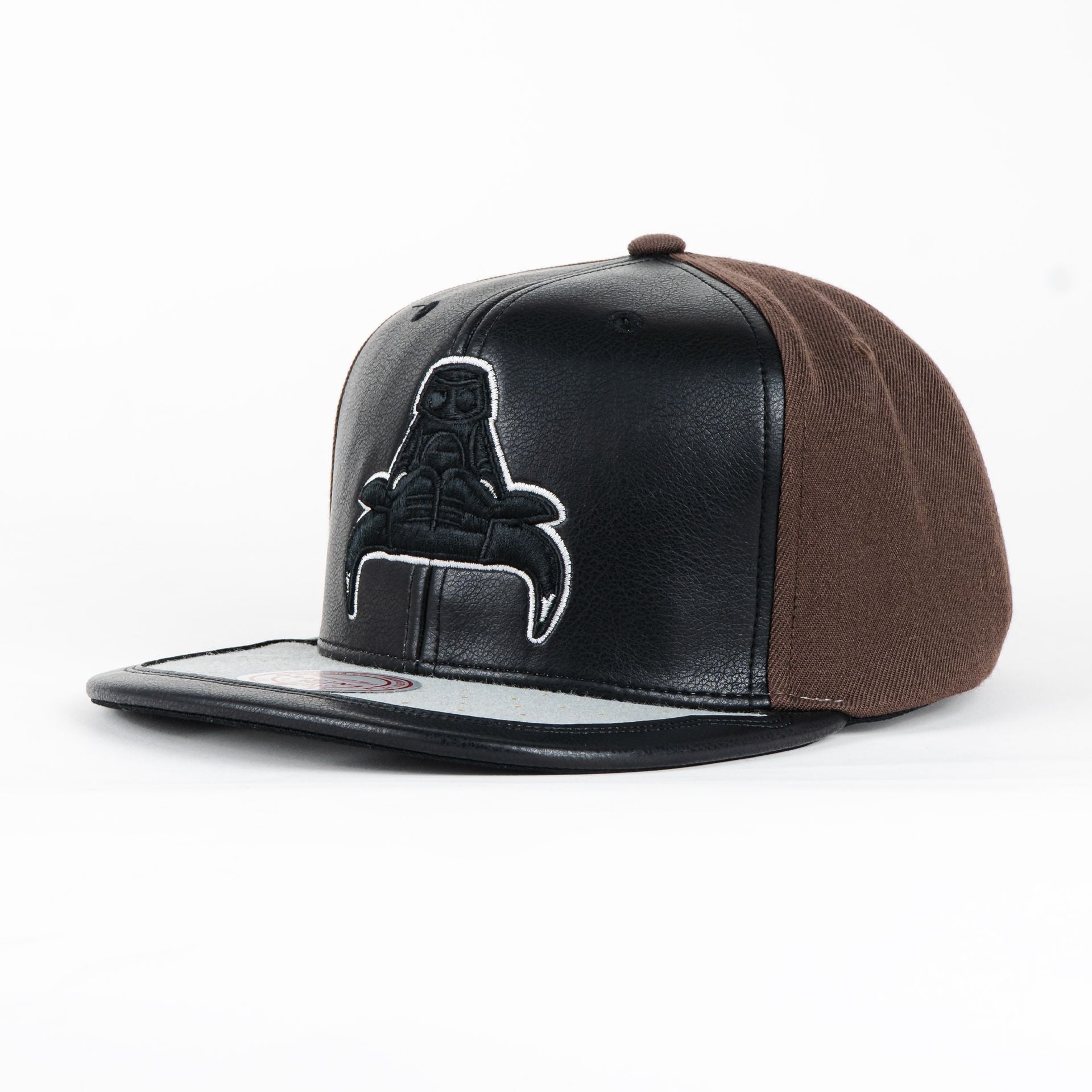 Gorra Mitchell & Ness BULLS DAY BROWN/BLACK | Visera Plana Snapback