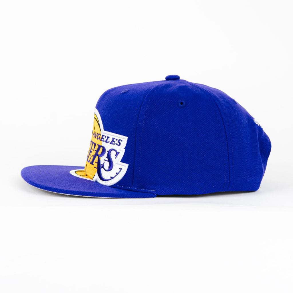 Gorra Mitchell & Ness LAKERS XL LOGO PURPLE | Visera Corta Snapback