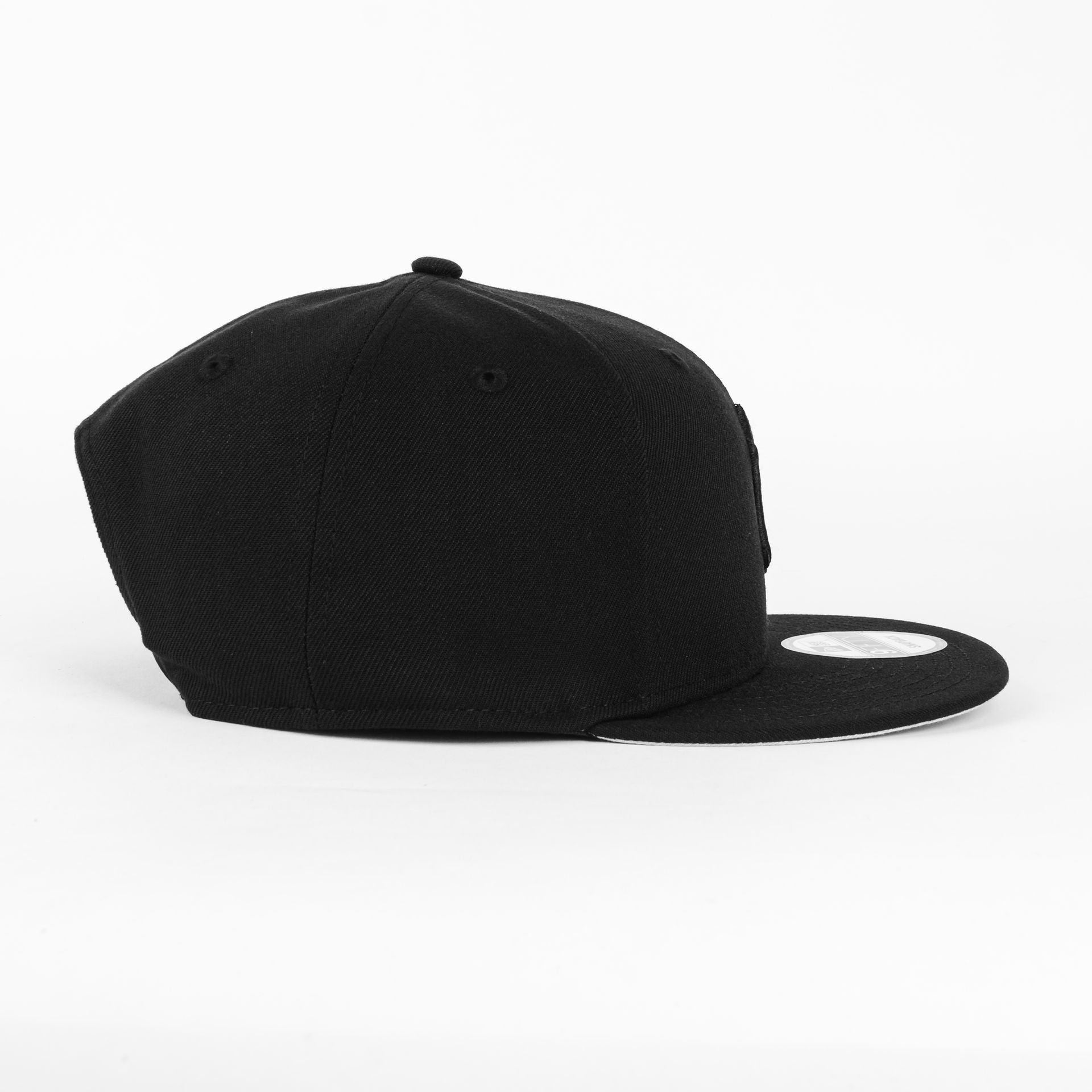 Gorra New Era YANKEES BASIC ALL BLK | Visera Corta Plana Snapback