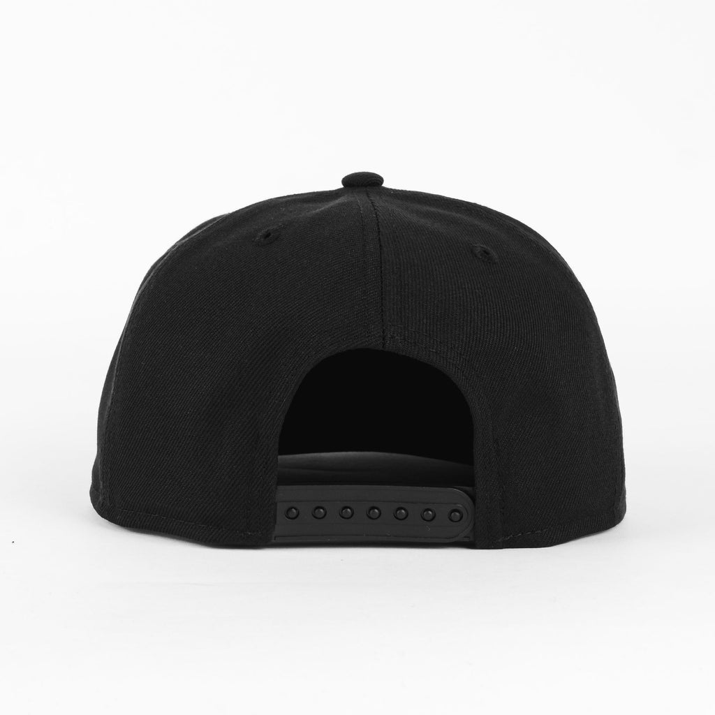 Gorra New Era WHITE SOX BASIC ALL BLK | Visera Corta Plana Snapback