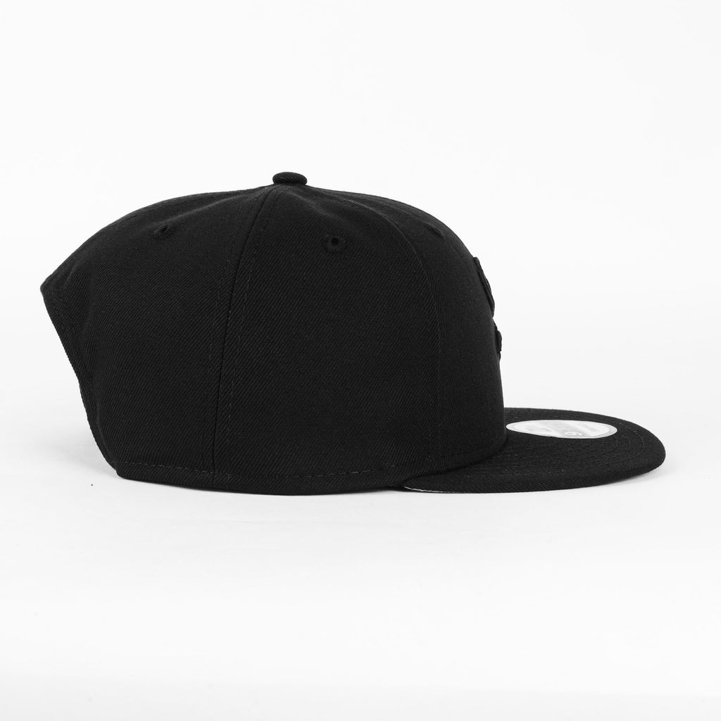 Gorra New Era WHITE SOX BASIC ALL BLK | Visera Corta Plana Snapback