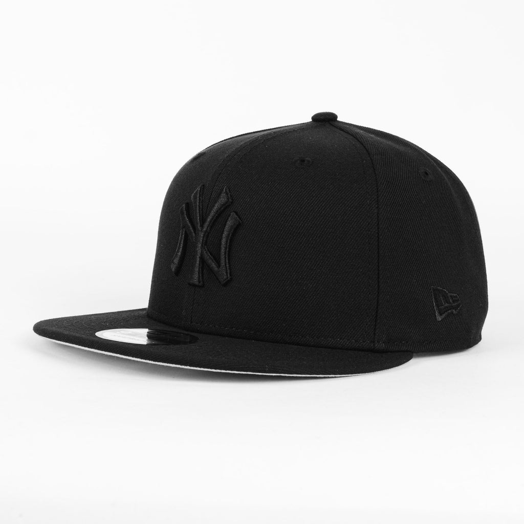 Gorra New Era YANKEES BASIC ALL BLK | Visera Corta Plana Snapback
