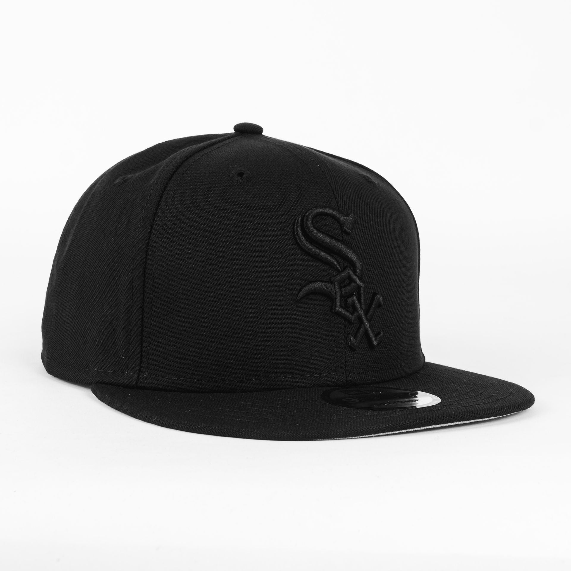 Gorra New Era WHITE SOX BASIC ALL BLK | Visera Corta Plana Snapback