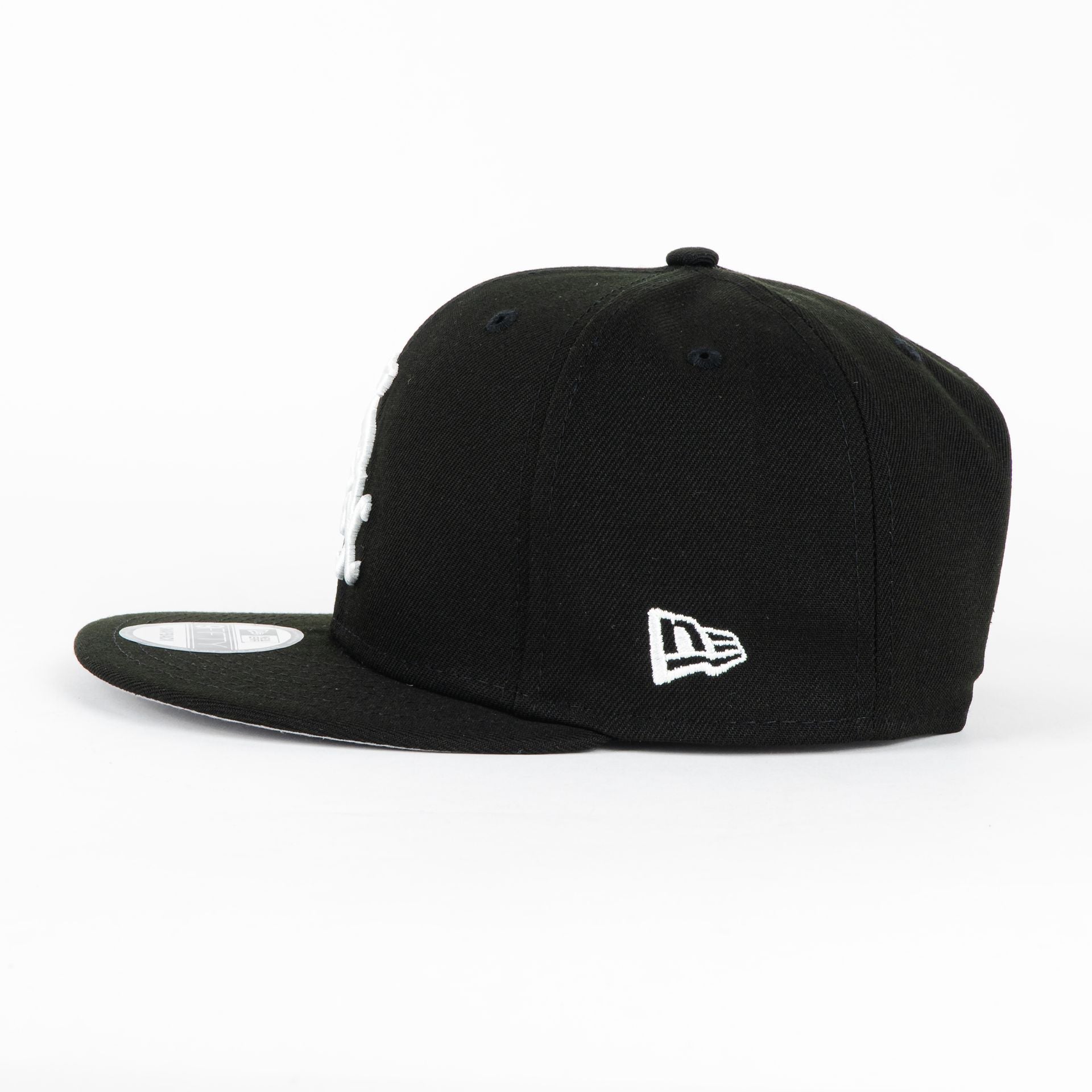 Gorra New Era WHITE SOX BASIC BLK/WHT | Visera Corta Plana Snapback