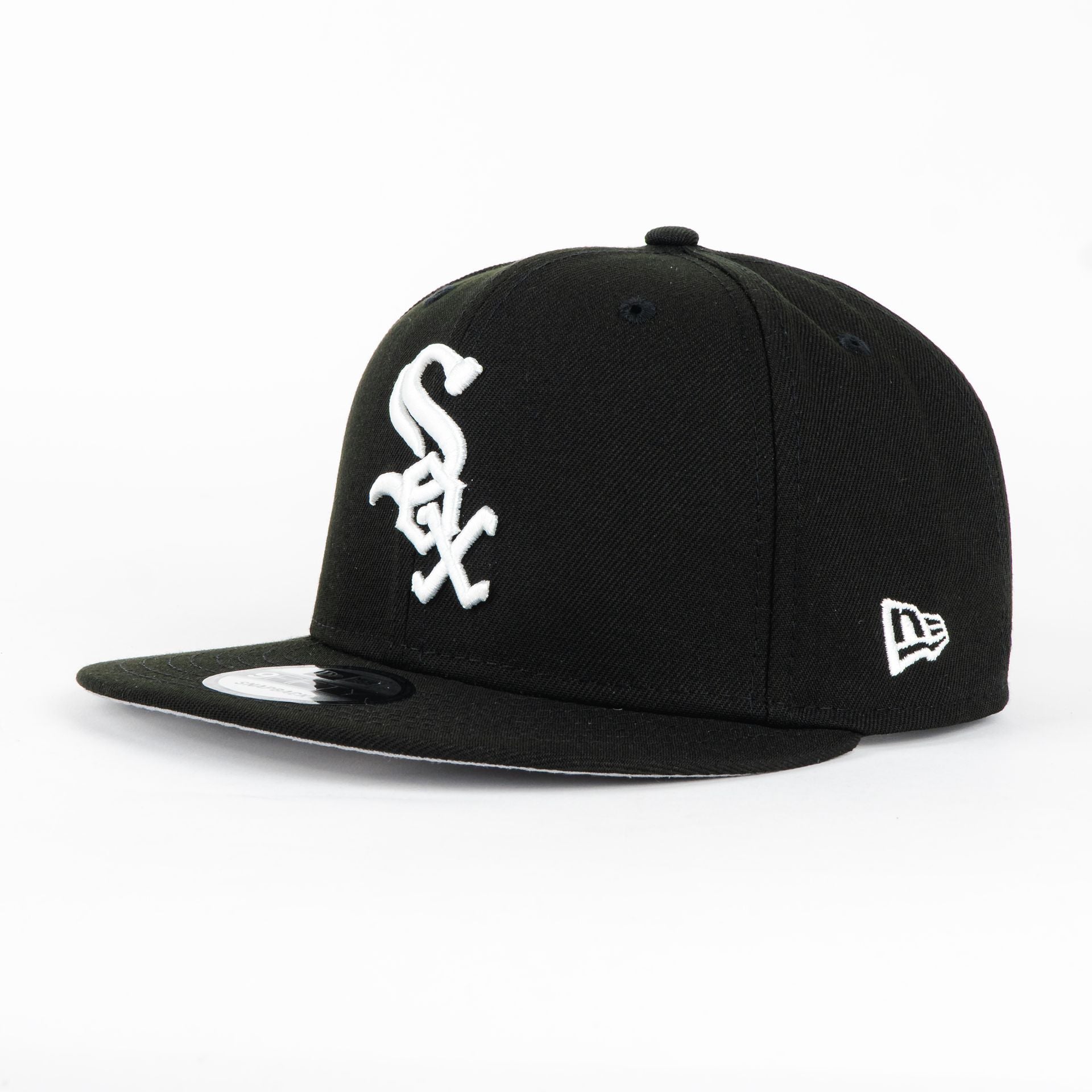 Gorra New Era WHITE SOX BASIC BLK/WHT | Visera Corta Plana Snapback