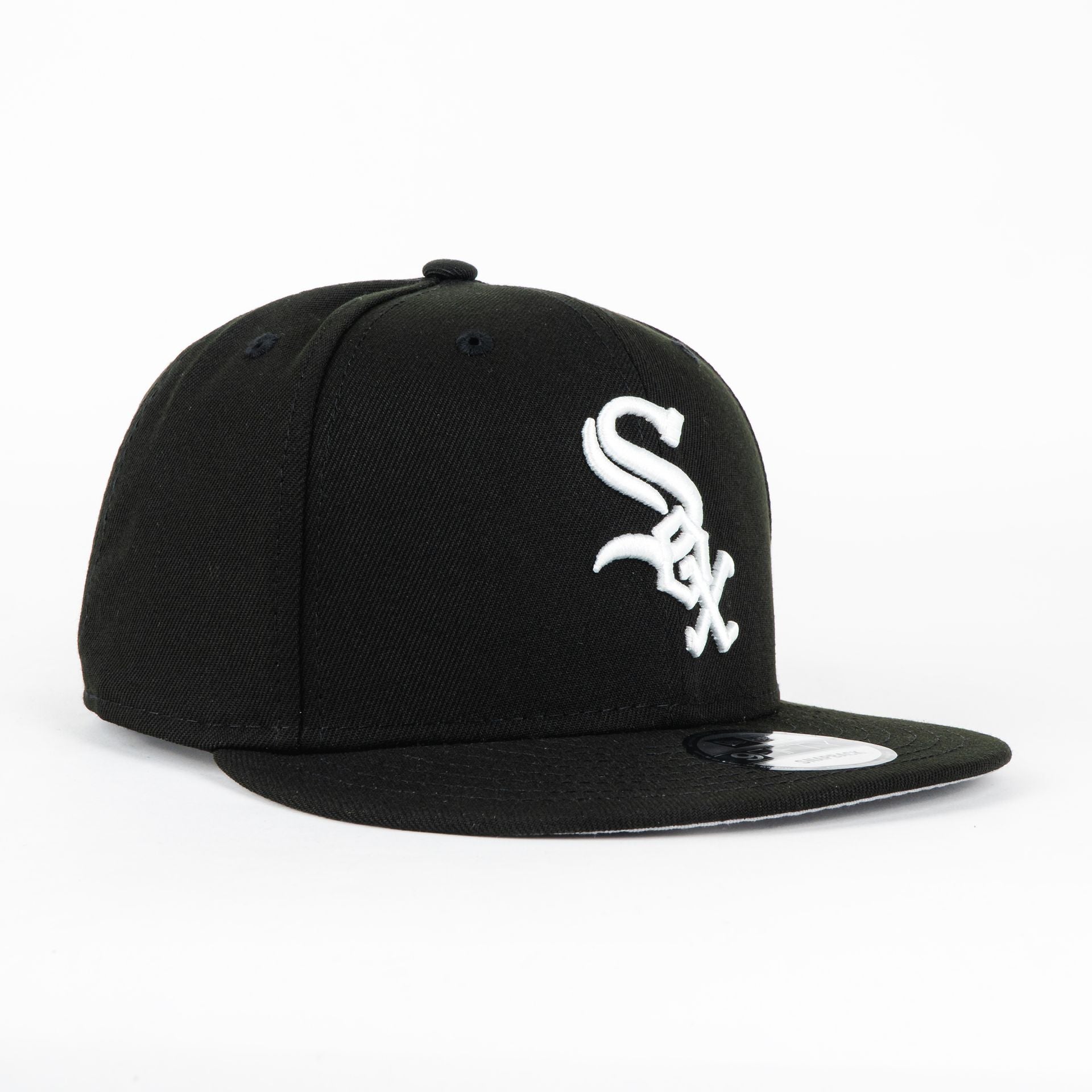Gorra New Era WHITE SOX BASIC BLK/WHT | Visera Corta Plana Snapback