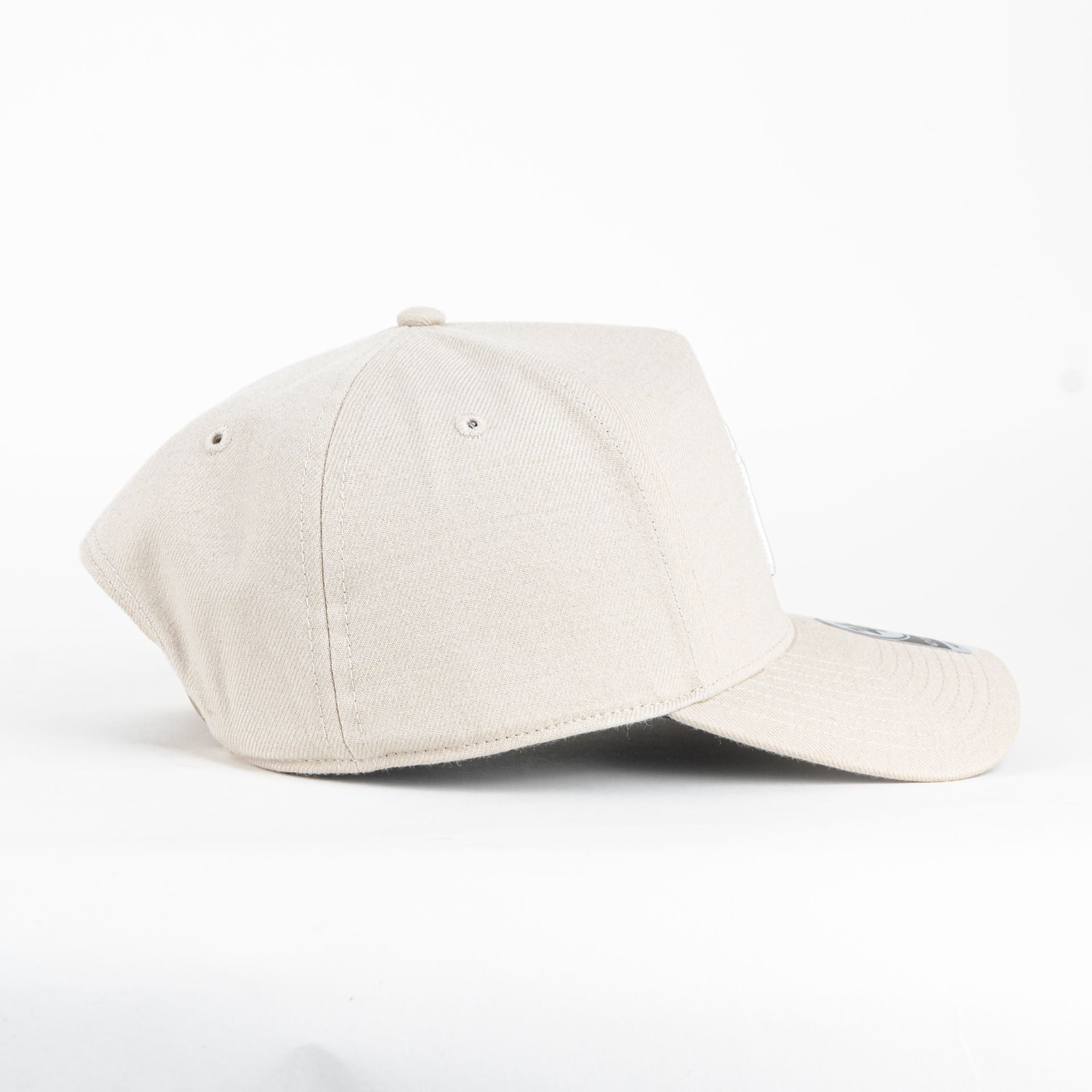 Gorra 47 Brand YANKKEES OFFSIDE BONE | Snapback Visera Semicurva