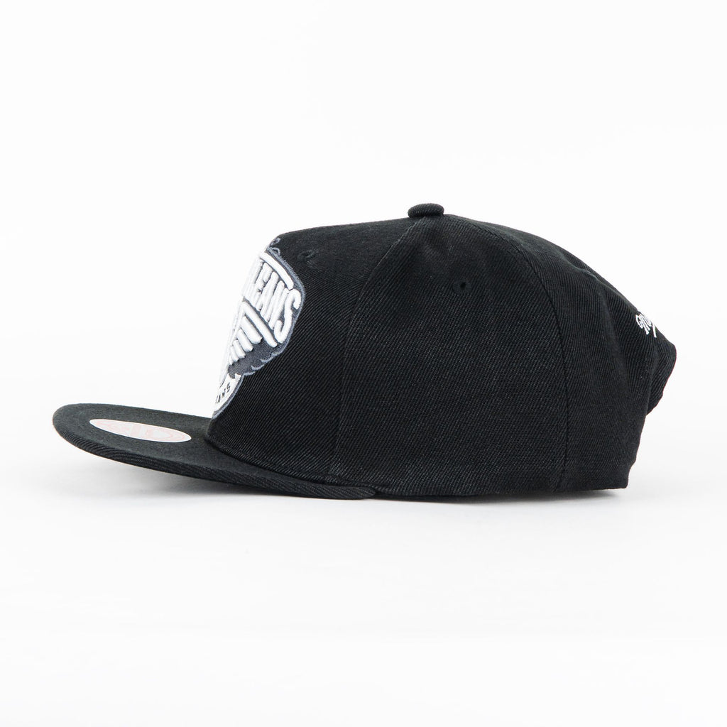 Gorra Mitchell&Ness PELICANS BLACK/WHT | Snapback Visera Plana