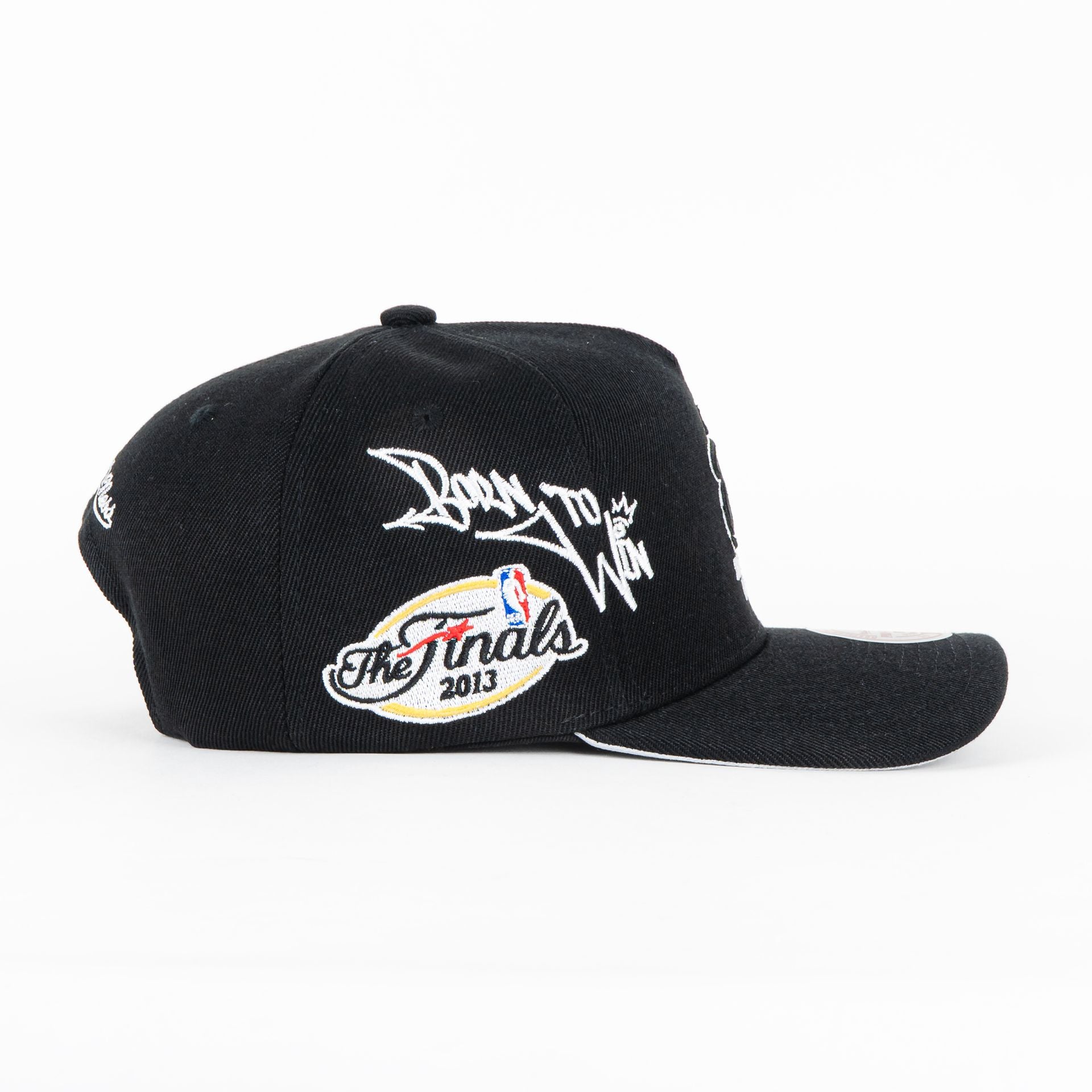 Gorra Mitchell&Ness HEAT BORN TO WIN BLACK | Snapback Visera Semicurva