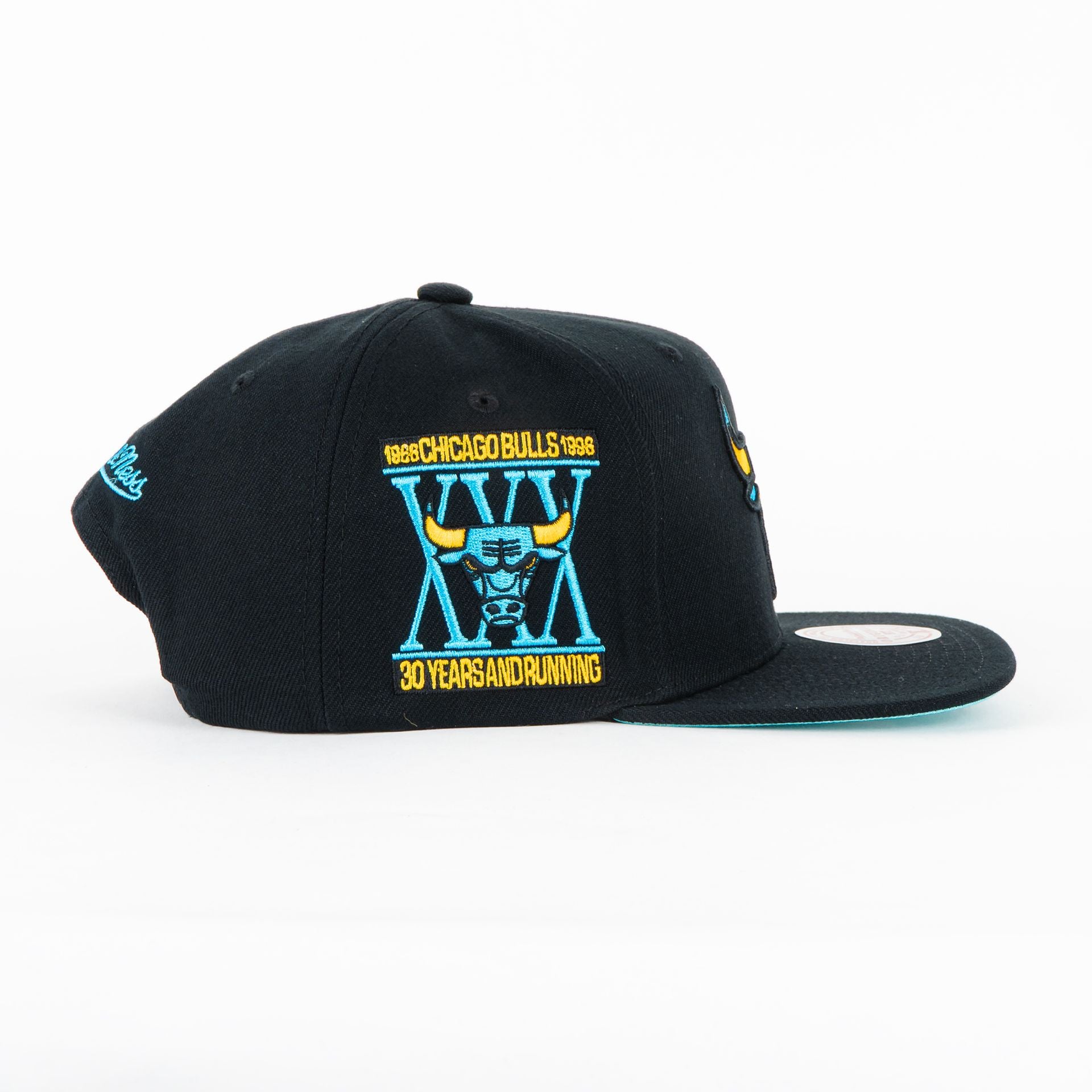Gorra Mitchell&Ness BULLS CORE XI BLACK/BLUE NEON | Snapback Visera Plana