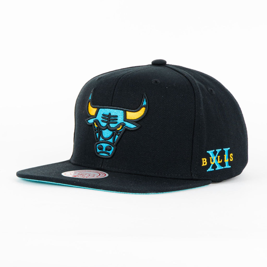 Gorra Mitchell&Ness BULLS CORE XI BLACK/BLUE NEON | Snapback Visera Plana