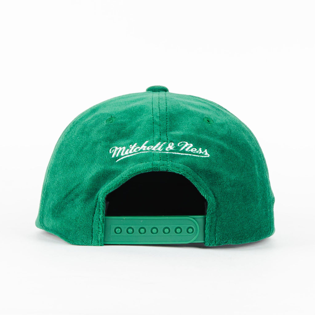 Gorra Mitchell&Ness CELTICS TV VELDUR GREEN SUEDE | Snapback Visera Plana