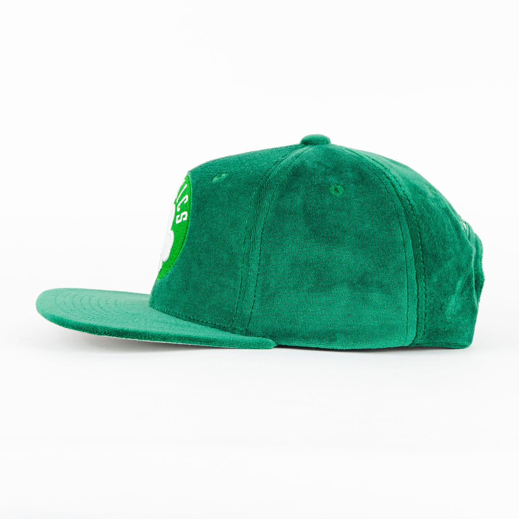 Gorra Mitchell&Ness CELTICS TV VELDUR GREEN SUEDE | Snapback Visera Plana