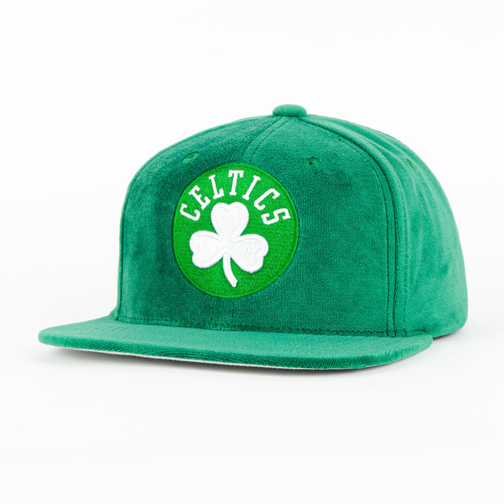 Gorra Mitchell&Ness CELTICS TV VELDUR GREEN SUEDE | Snapback Visera Plana