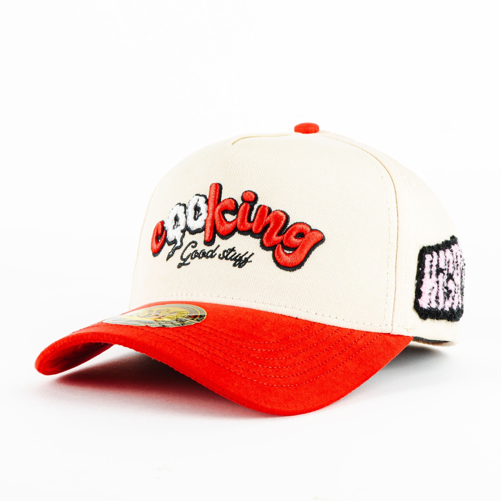 Gorra Mr. Kash COOKING BEIGE/ROJO SUEDE | Snapback Visera Semicurva