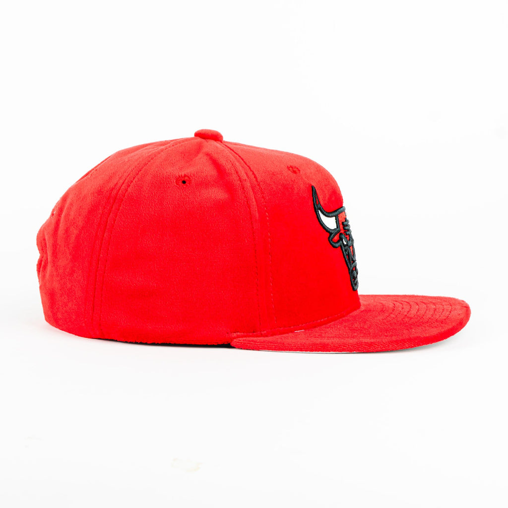 Gorra Mitchell&Ness BULLS TC VELOUR RED SUEDE | Snapback Visera Plana