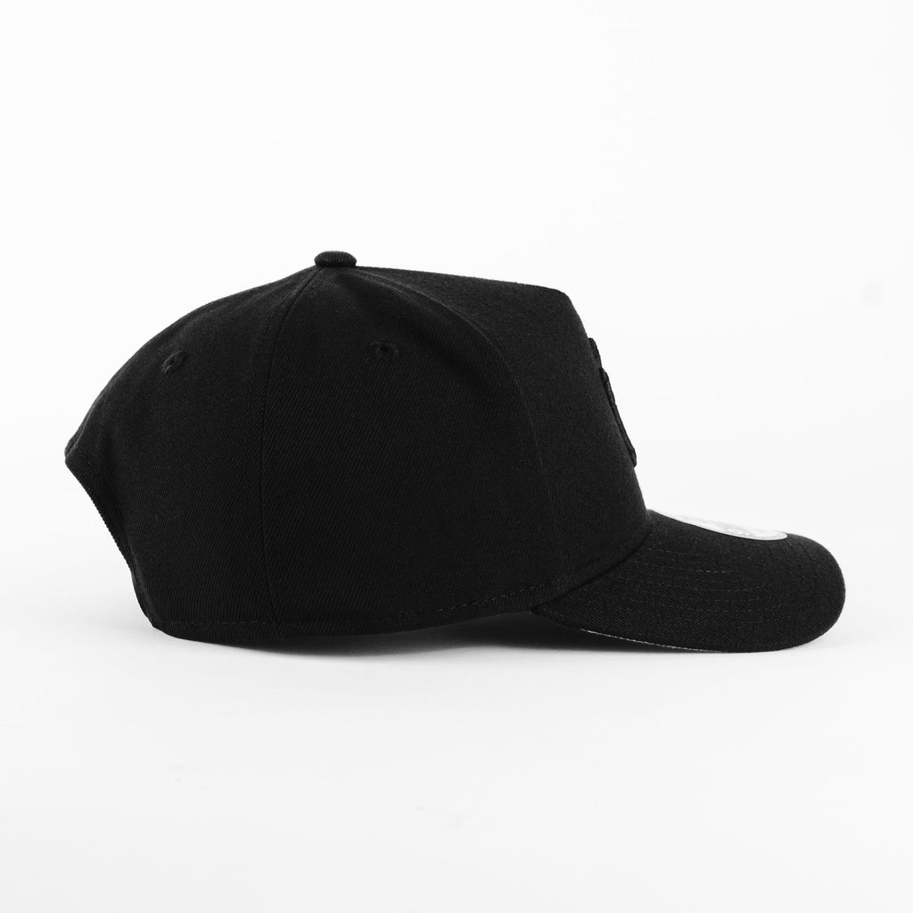 Gorra New Era YANKEES A-FRAME 940 ALL BLACK | Snapback Visera Semicurva