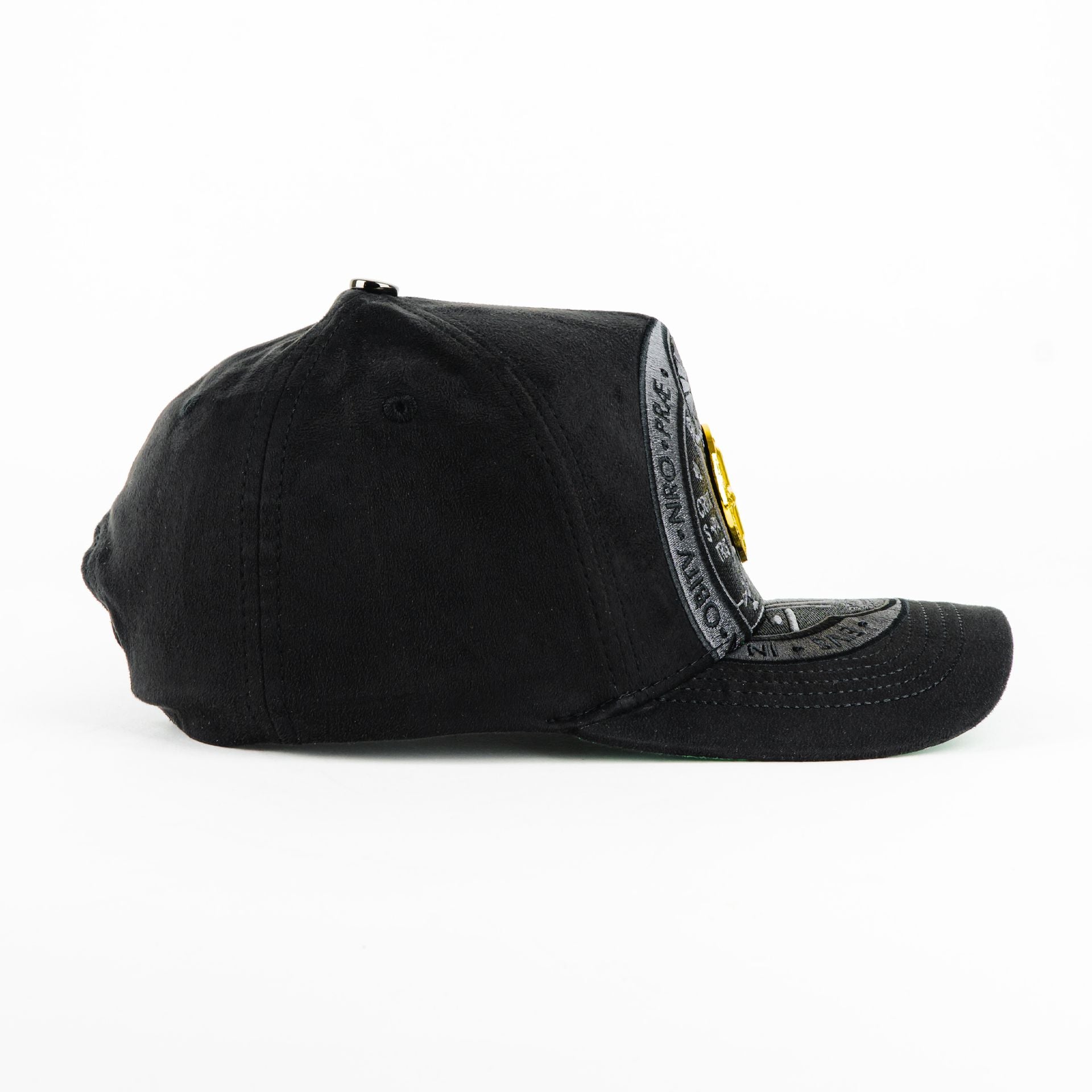 Gorra 5.7 SAINT BENEDICT CURVA BLACK | Snapback Visera Curva