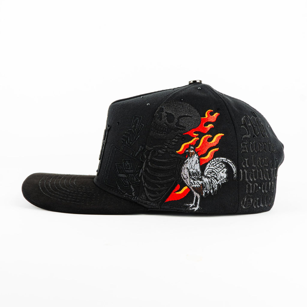Gorra 5.7 SKULL ROOSTER FLAMES BLACK | Snapback Visera Semicurva