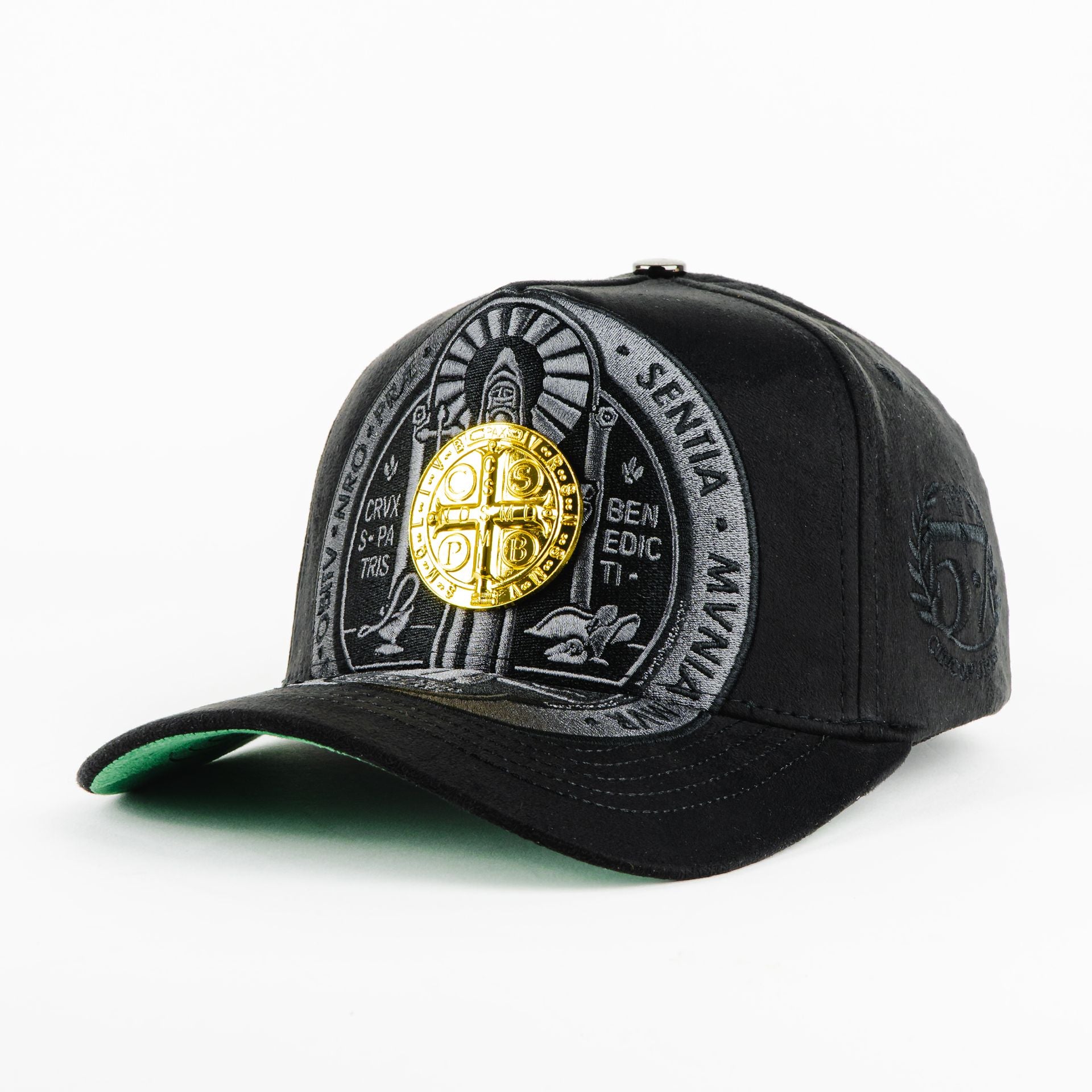 Gorra 5.7 SAINT BENEDICT CURVA BLACK | Snapback Visera Curva