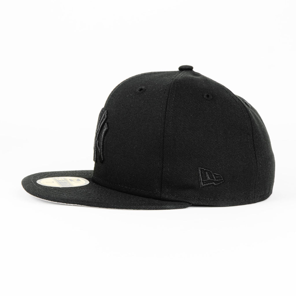 Gorra New Era YANKEES CLASS, ALL BLACK | CERRADA Visera Plana