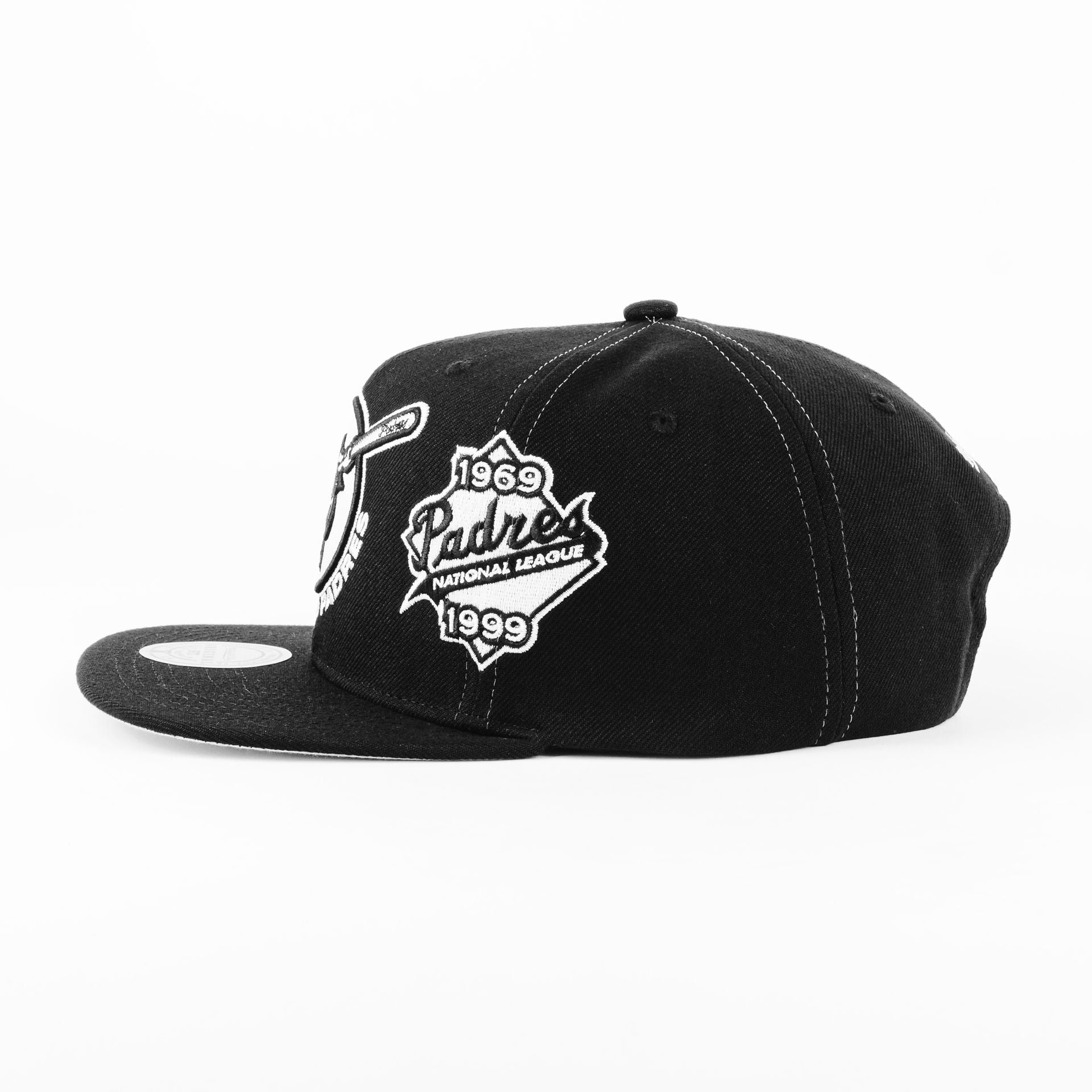 Gorra Mitchell&Ness PADRES TRIFECTA BLK/WHT | Snapback Visera Plana