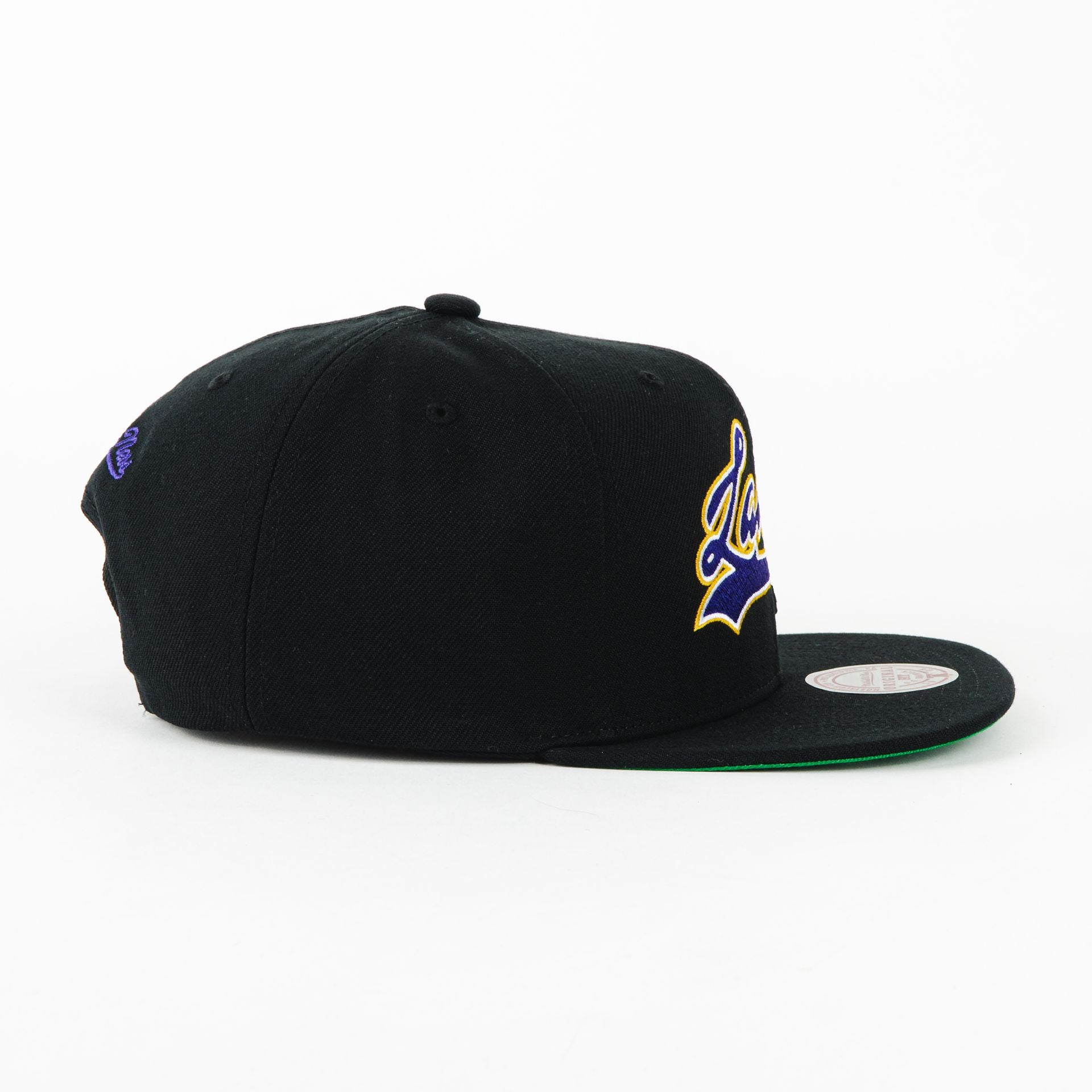 LAKERS OVERWEEP BLACK