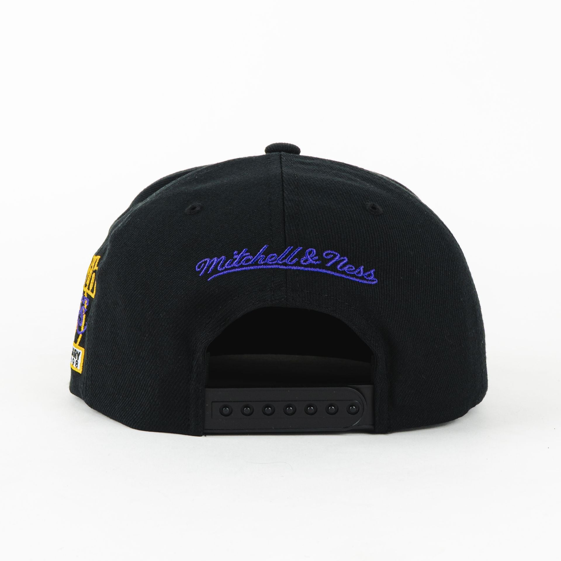 LAKERS OVERWEEP BLACK