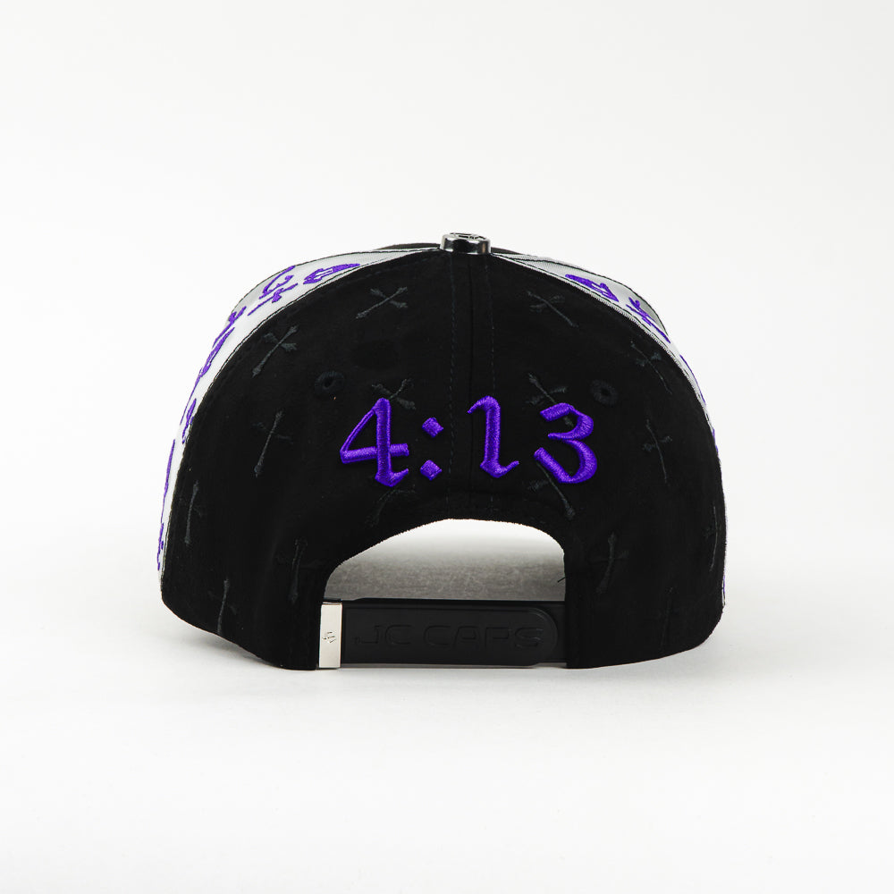 GORRA JC CAPS EXODO 4/13 CHROME CROSS PURPPLE