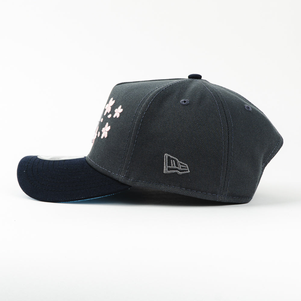 GORRA A FRAME NEW ERA DODGERS SAKURA KANJI GREY/BLACK